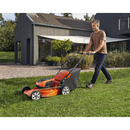 Tagliaerba a batteria Husqvarna LC 142iS